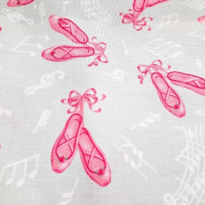 Wunderschöner Patchworkstoff mit Ballerinaschuhen hellgrau pink