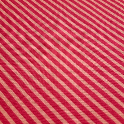 Knalliger Patchworkstoff pink mit Streifen