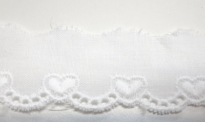 Batistborte weiss Herzen 2,1 cm