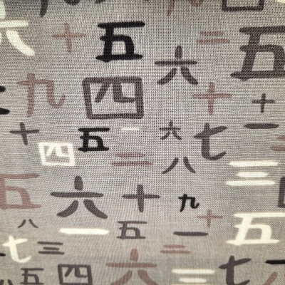 Patchworkstoff Schriftzeichen