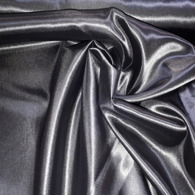 Satin schwarz