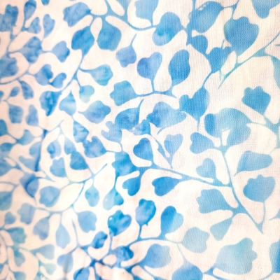 Blätter und Blüten blau weiss
