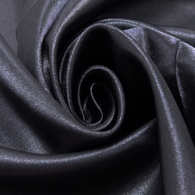 Satin schwarz