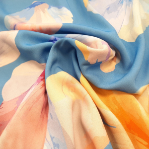 Light&Lush Viskose floralem Muster himmelblau