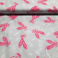 Wunderschöner Patchworkstoff mit Ballerinaschuhen hellgrau pink