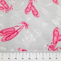 Wunderschöner Patchworkstoff mit Ballerinaschuhen hellgrau pink