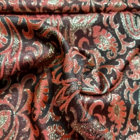 Brokat Damast rot gold mit Paisleymuster