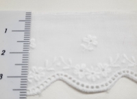 Batistborte weiss filigran mit Blüten 4,5 cm
