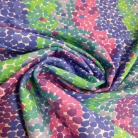 Kaffe Fassett getupftes Muster mit grün, violett und blau