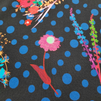 Jersey schwarz blau gepunktet mit farbenprächtigem Blumen